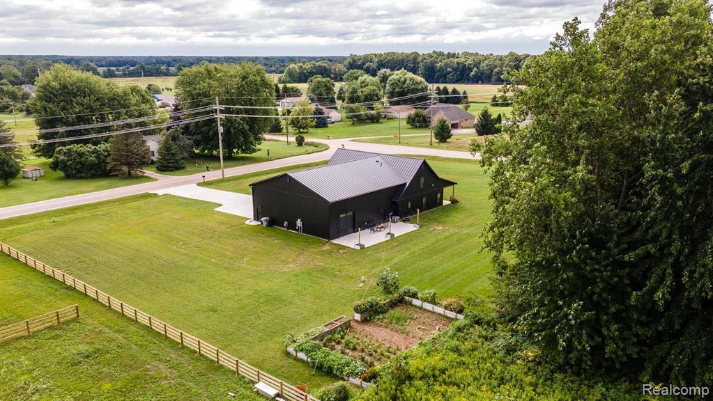 5486 Kidder Road, Almont