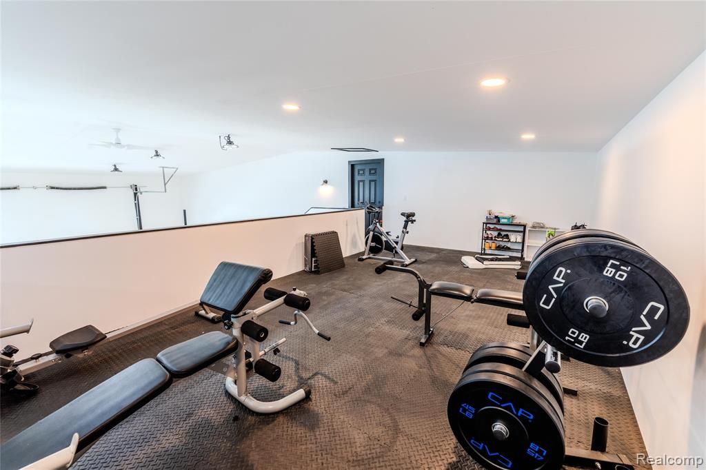 5486 Kidder Road, Almont