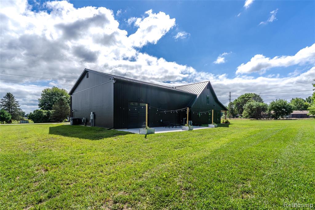 5486 Kidder Road, Almont
