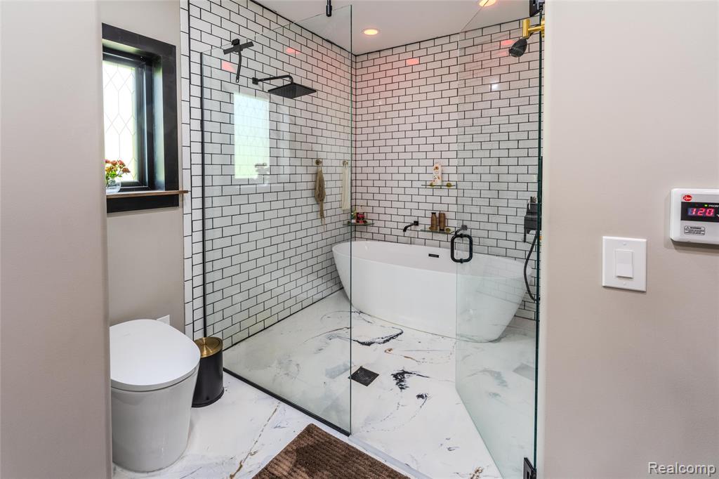 5486 Kidder Road, Almont