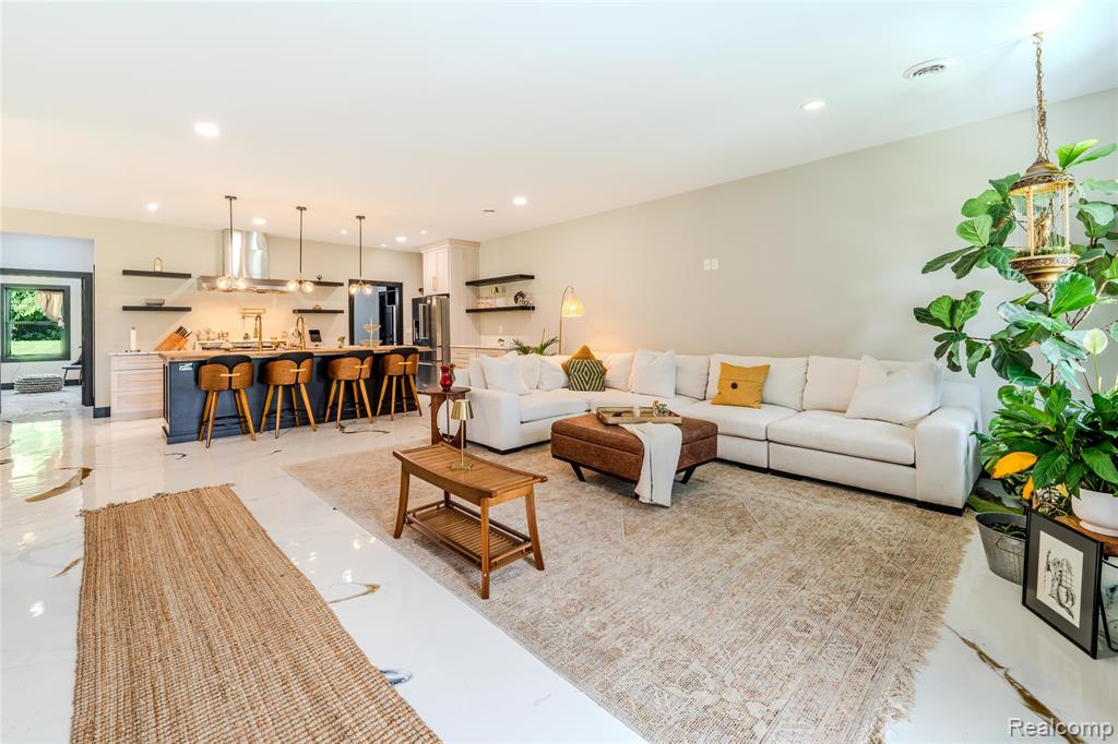 5486 Kidder Road, Almont