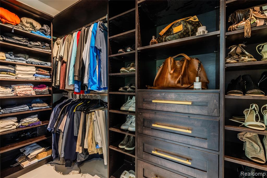 5486 Kidder Road, Almont