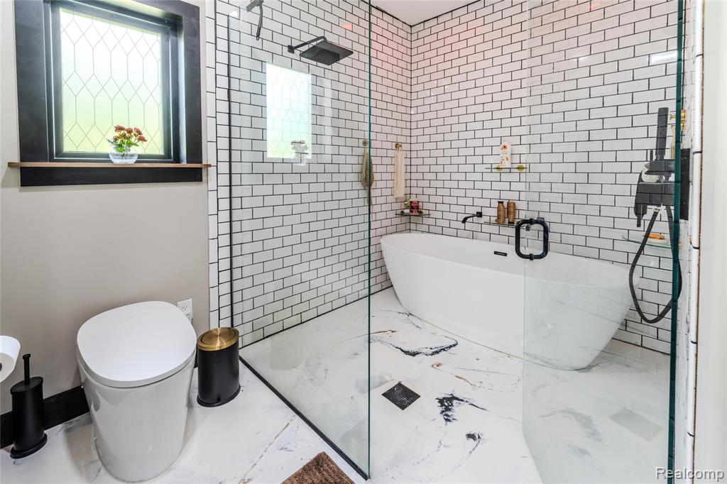 5486 Kidder Road, Almont