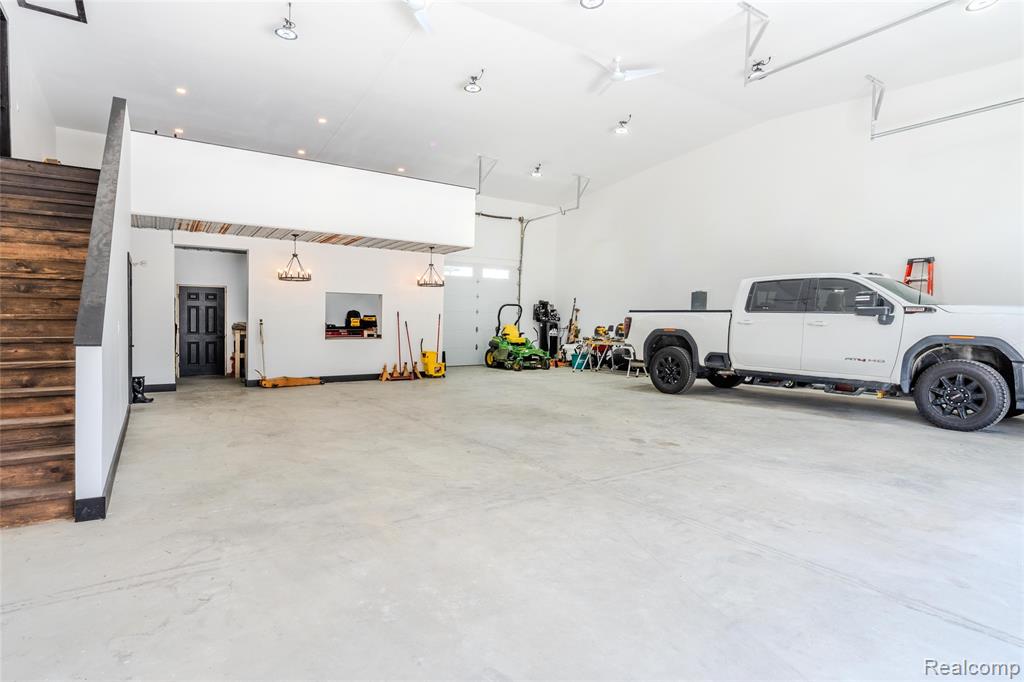 5486 Kidder Road, Almont