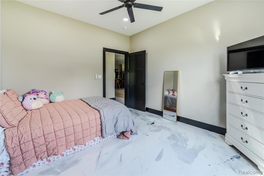 5486 Kidder Road, Almont