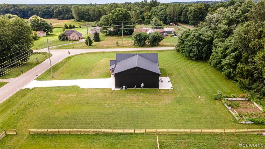 5486 Kidder Road, Almont