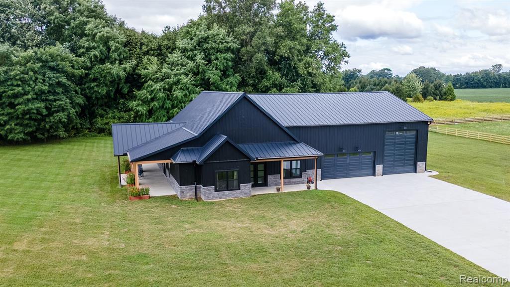 5486 Kidder Road, Almont