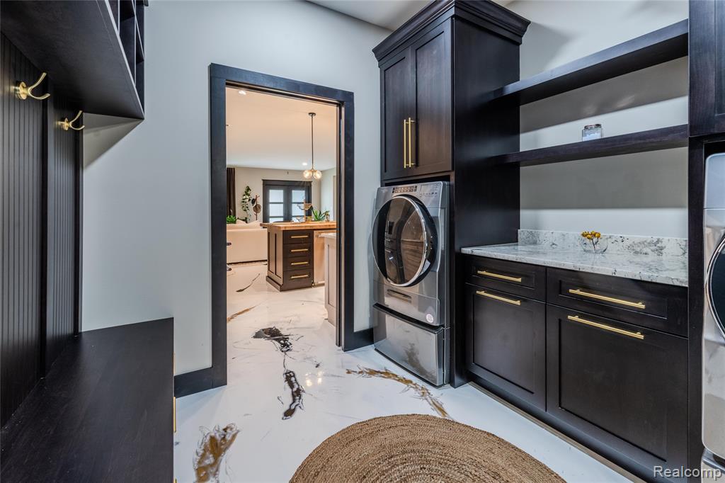 5486 Kidder Road, Almont