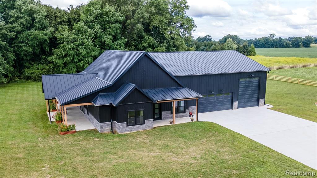 5486 Kidder Road, Almont