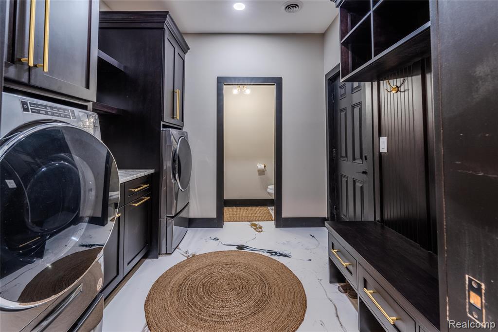 5486 Kidder Road, Almont