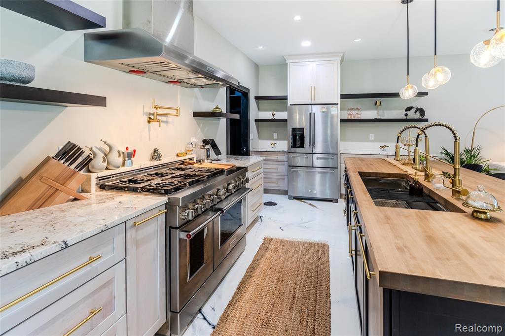 5486 Kidder Road, Almont