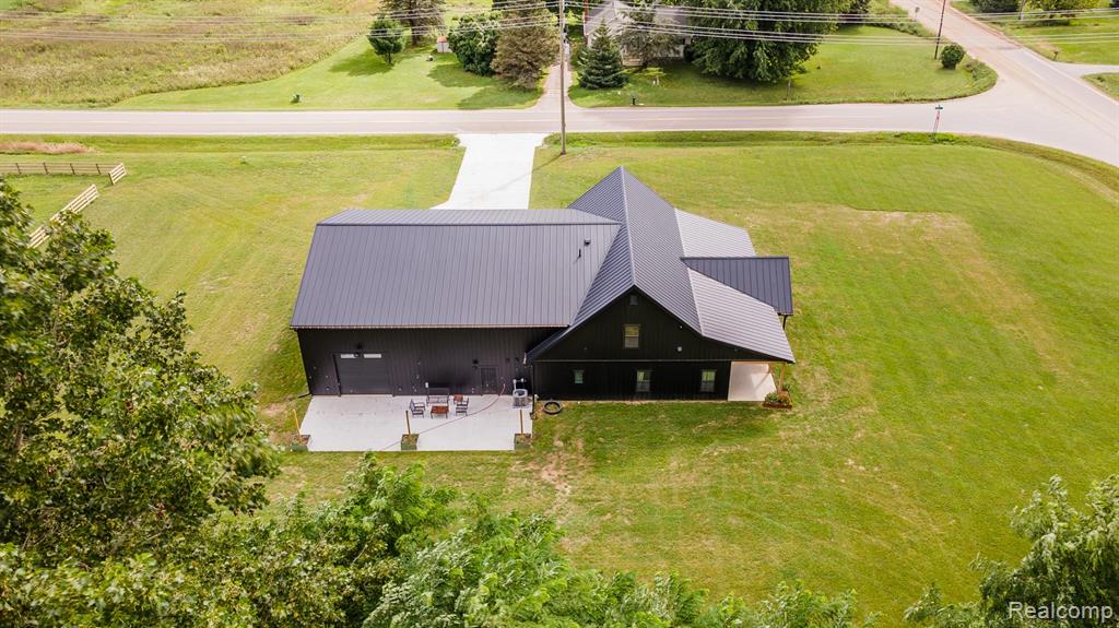 5486 Kidder Road, Almont