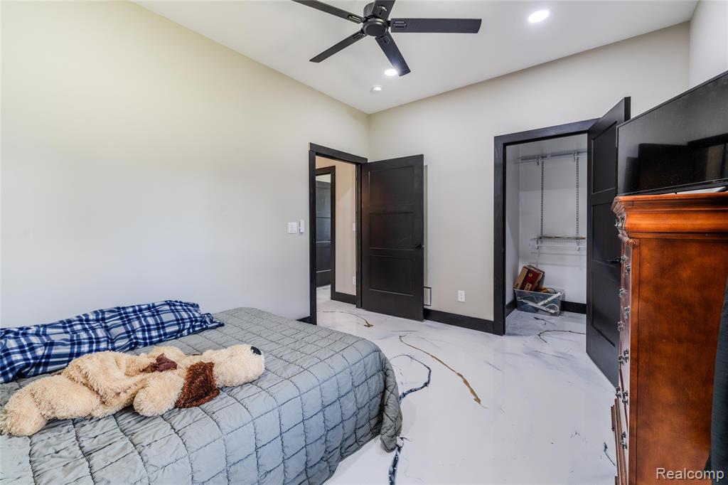 5486 Kidder Road, Almont