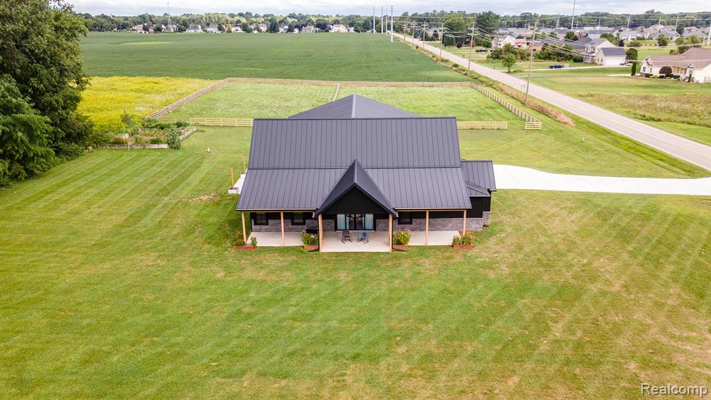 5486 Kidder Road, Almont