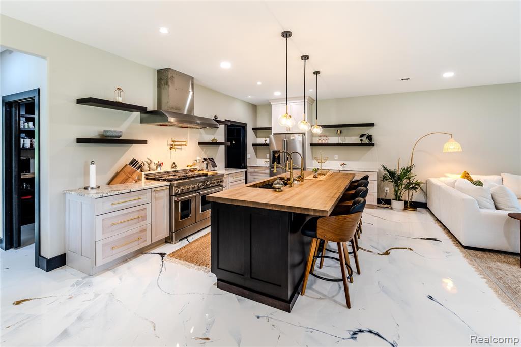 5486 Kidder Road, Almont