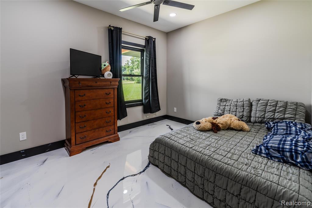 5486 Kidder Road, Almont