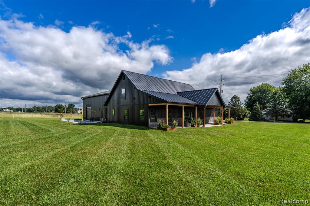 5486 Kidder Road, Almont
