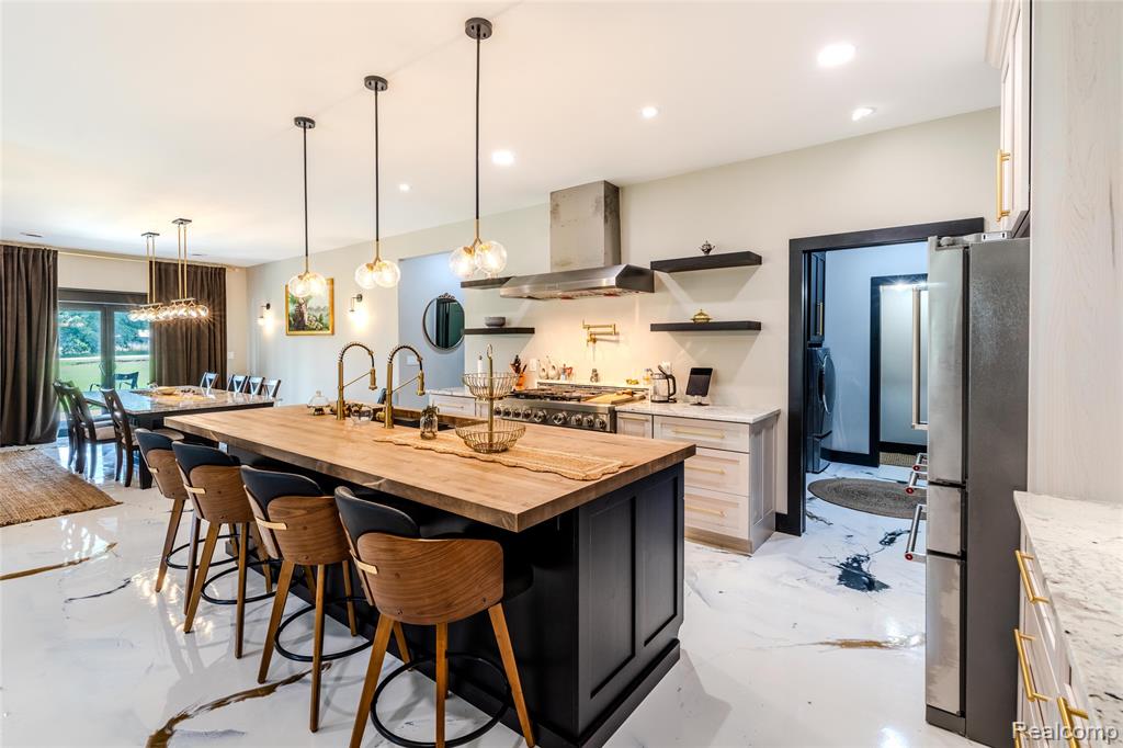 5486 Kidder Road, Almont