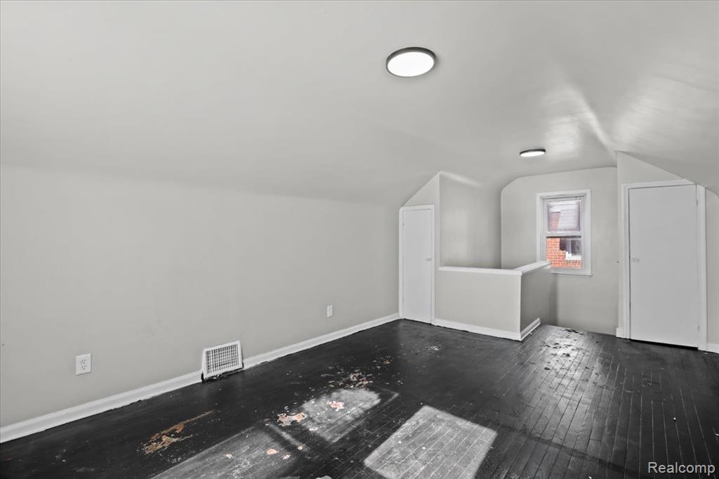 20045 Greenlawn Street