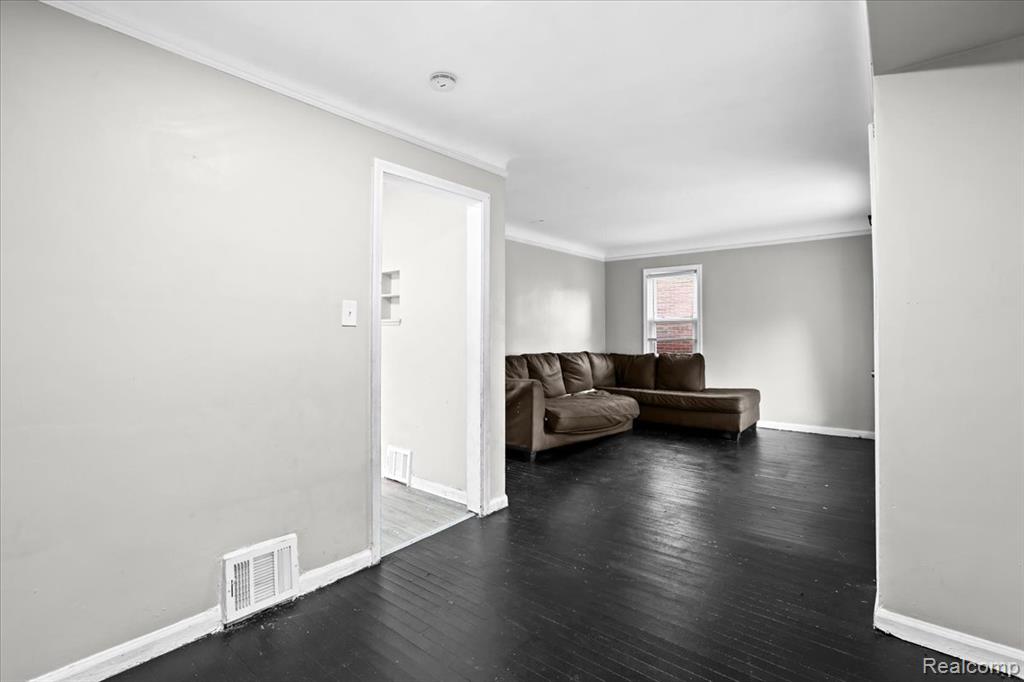 20045 Greenlawn Street