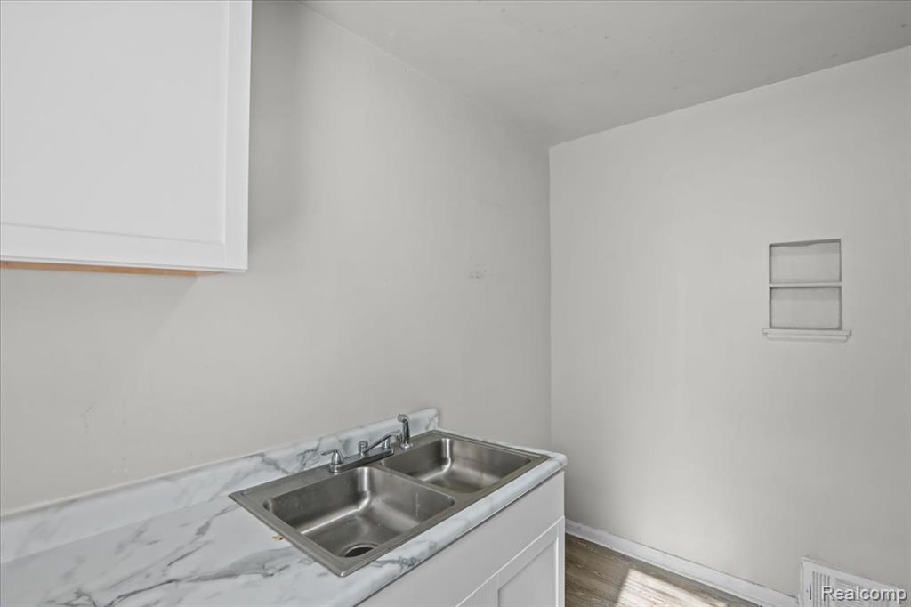 20045 Greenlawn Street