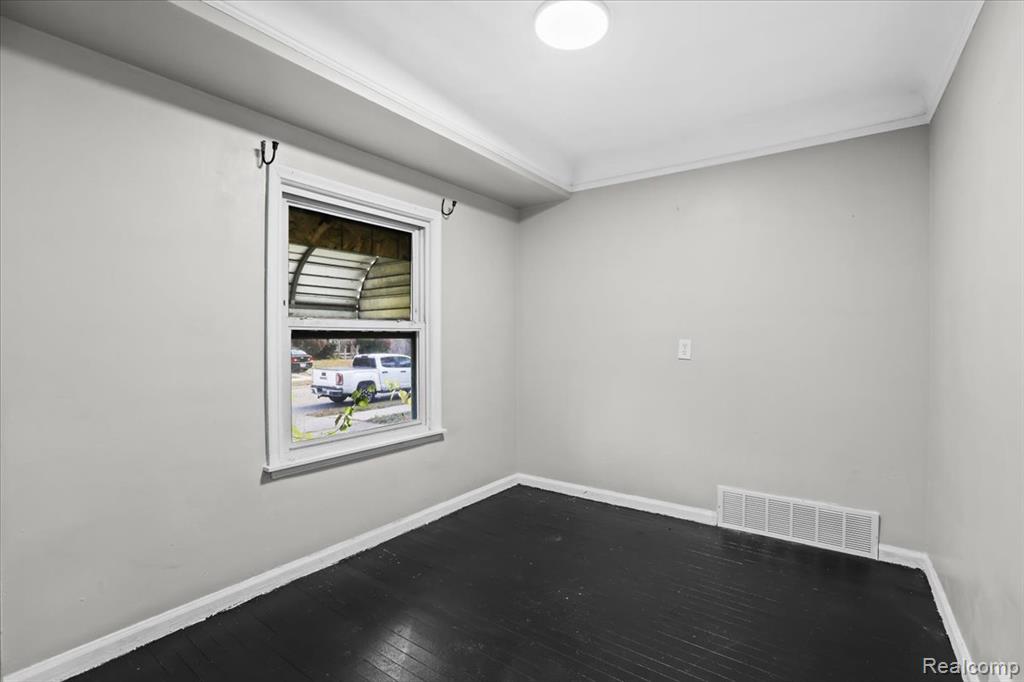 20045 Greenlawn Street