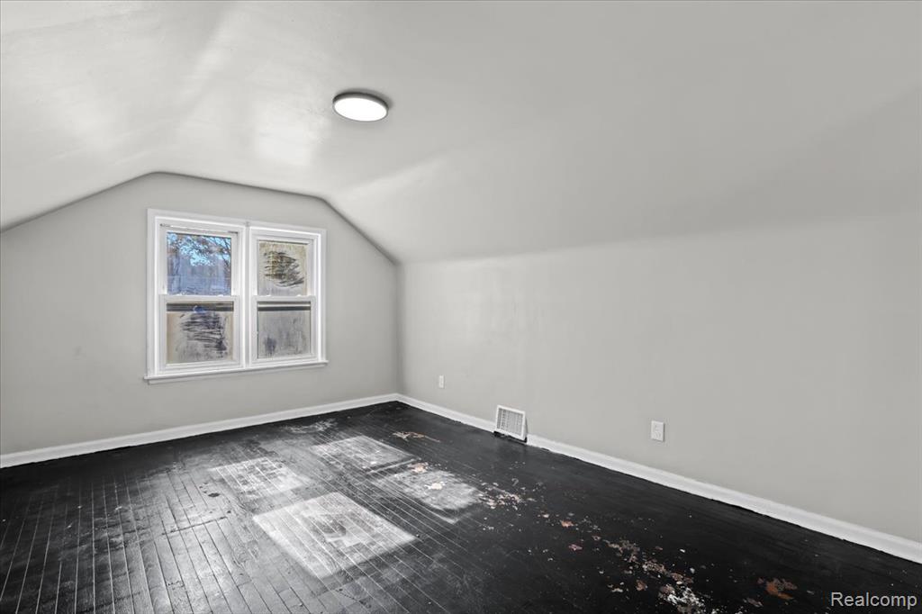 20045 Greenlawn Street