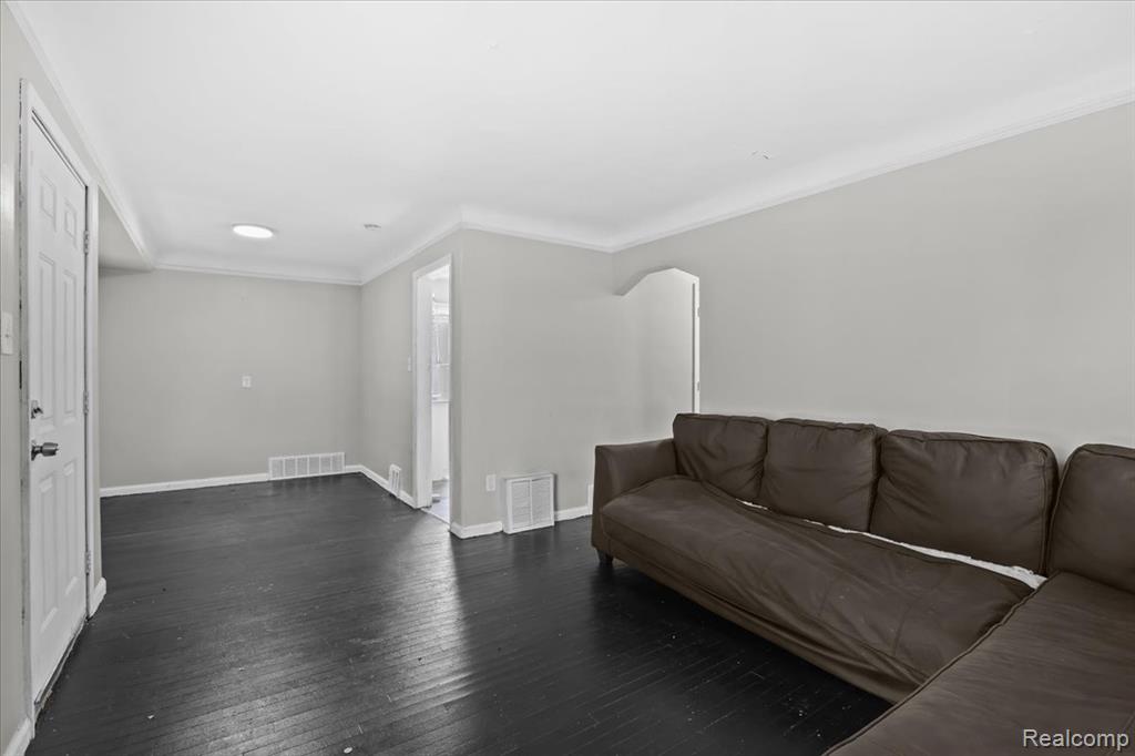 20045 Greenlawn Street