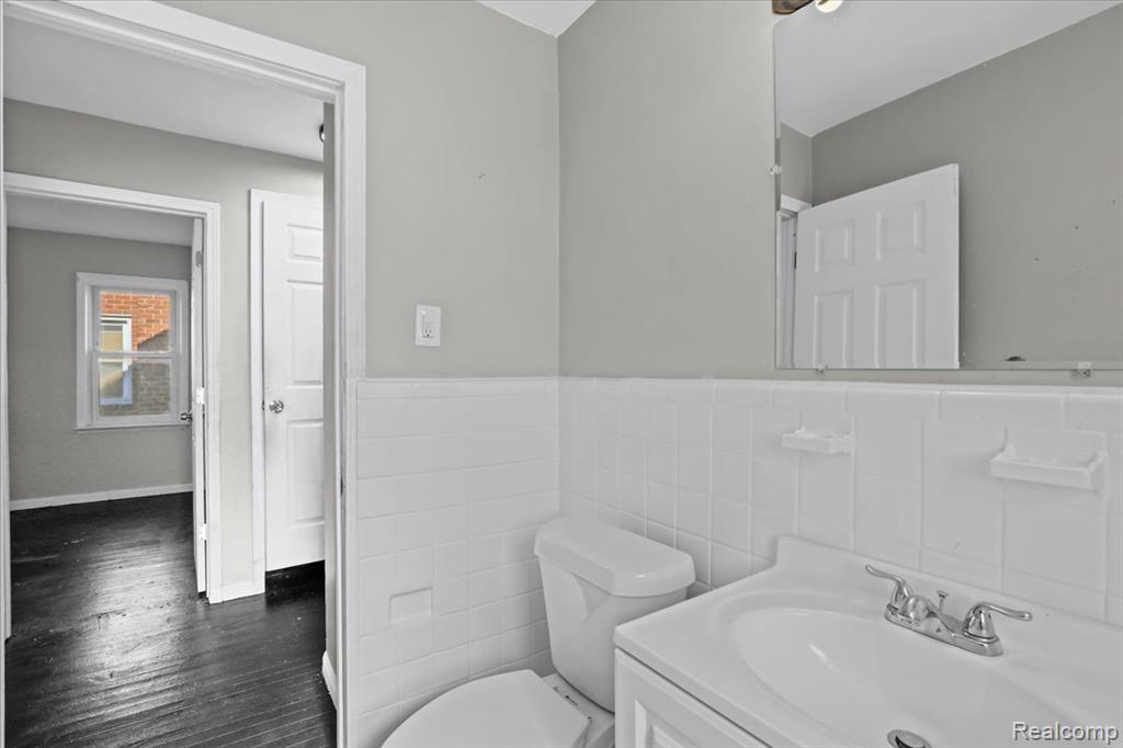 20045 Greenlawn Street