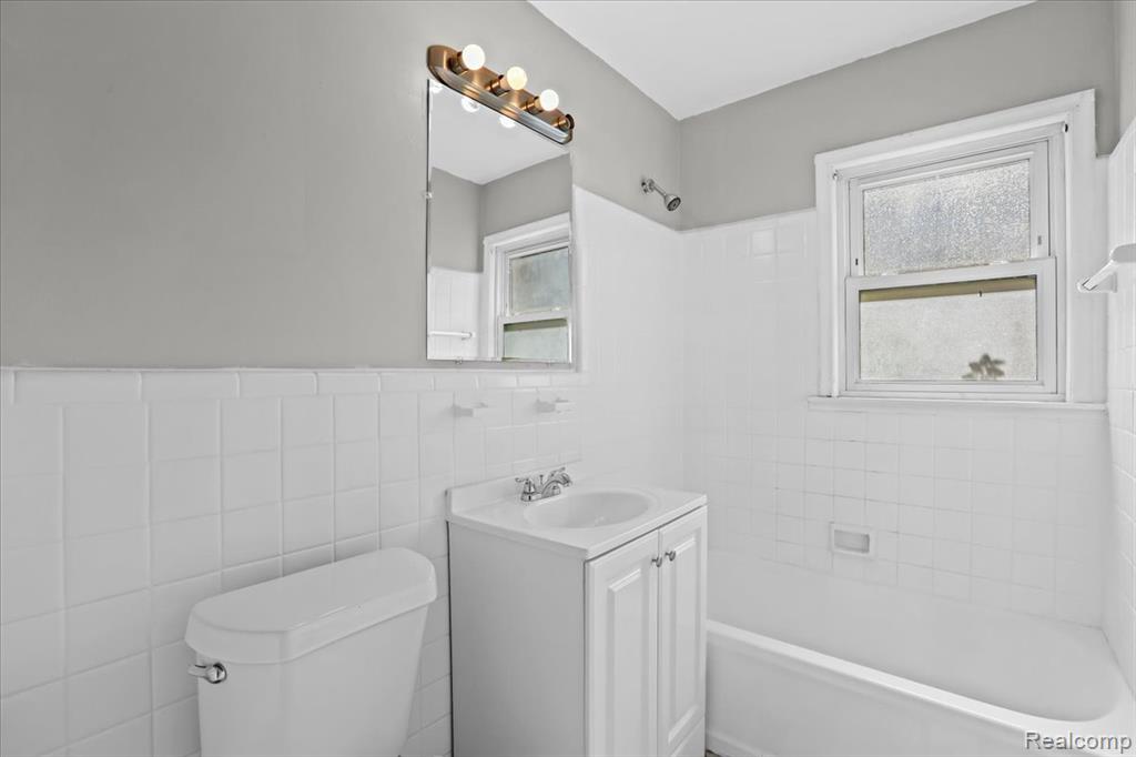 20045 Greenlawn Street