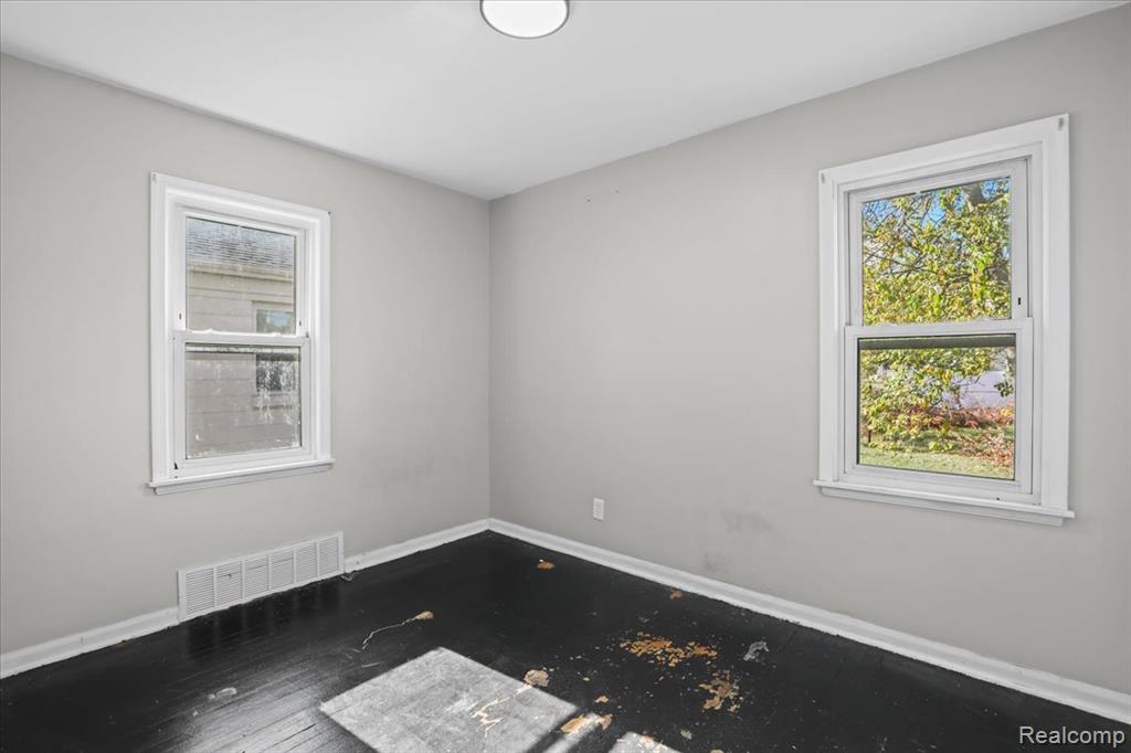 20045 Greenlawn Street