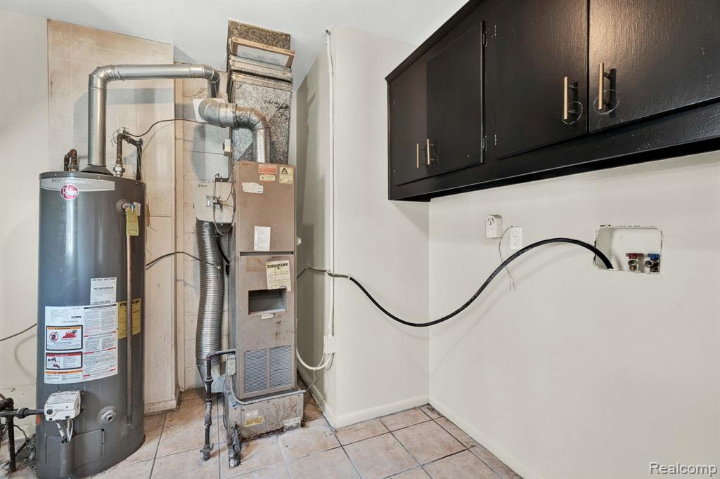 27390 Seyburn Avenue