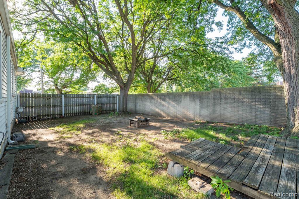 27390 Seyburn Avenue