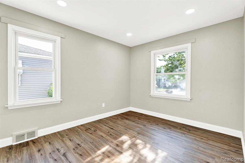 27390 Seyburn Avenue