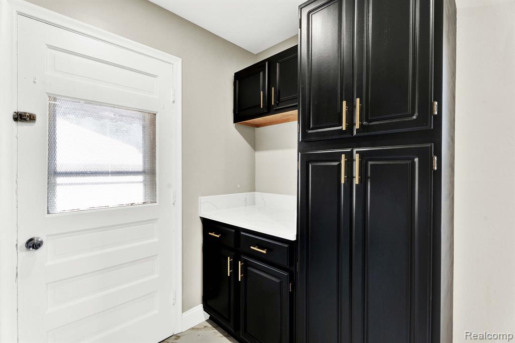 27390 Seyburn Avenue