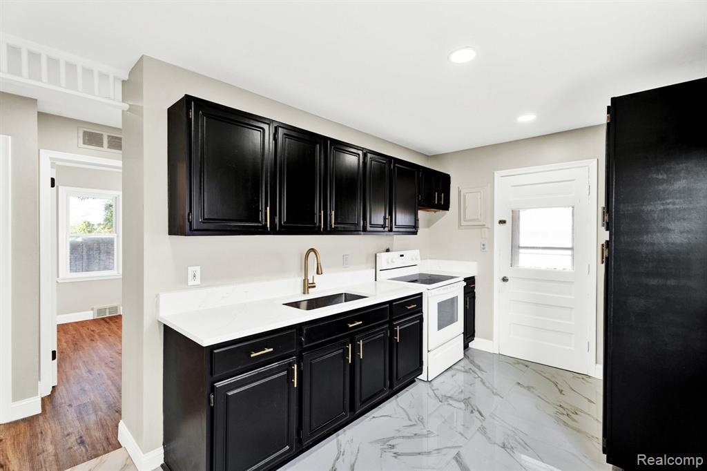 27390 Seyburn Avenue