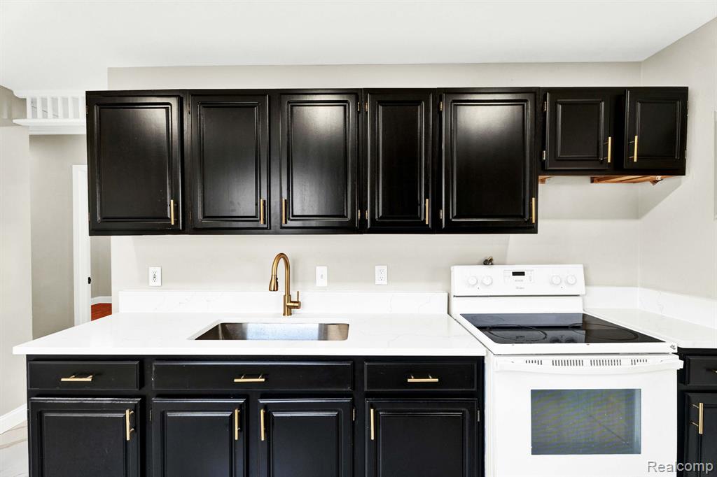 27390 Seyburn Avenue