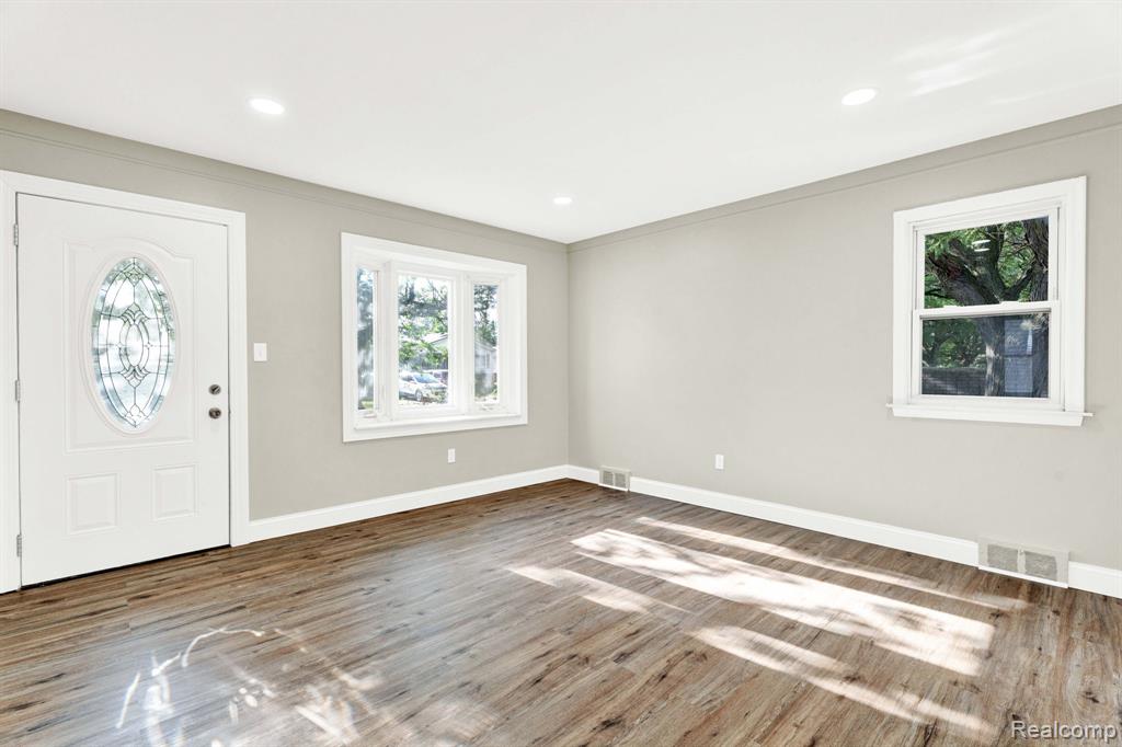 27390 Seyburn Avenue