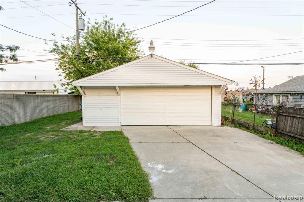 27390 Seyburn Avenue