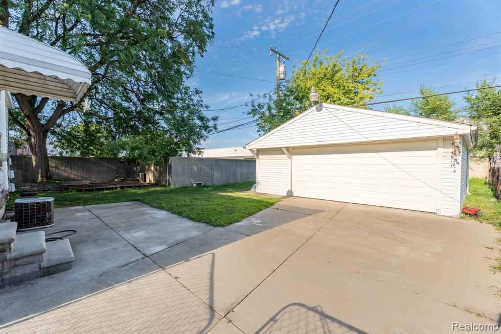 27390 Seyburn Avenue