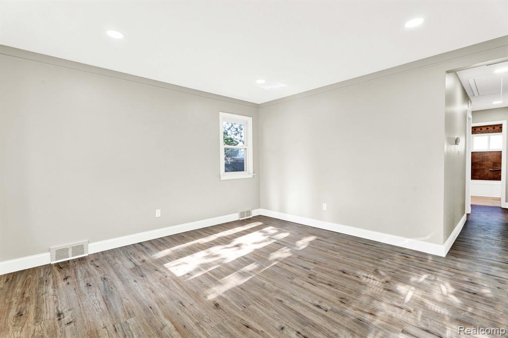 27390 Seyburn Avenue