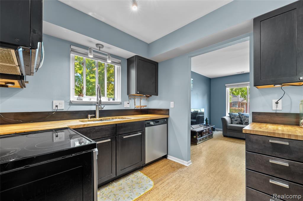 1570 Streamwood Court