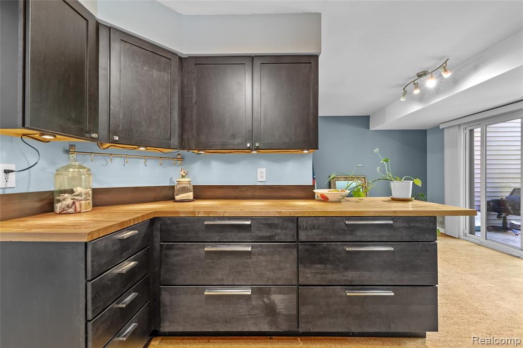 1570 Streamwood Court