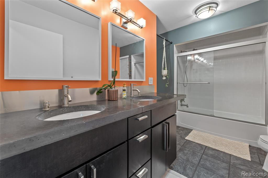 1570 Streamwood Court