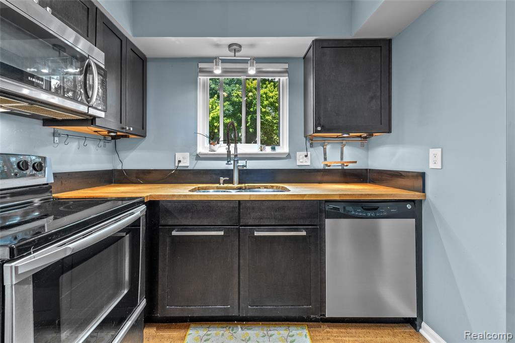 1570 Streamwood Court