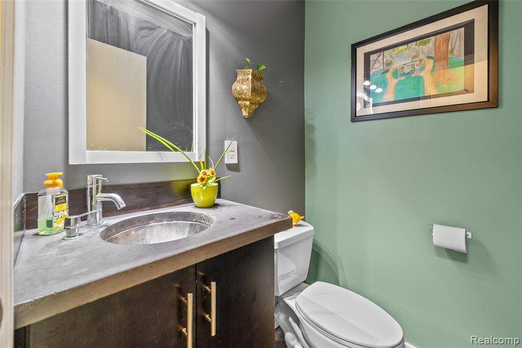 1570 Streamwood Court