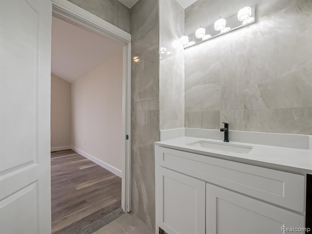 1730 E Woodruff Avenue