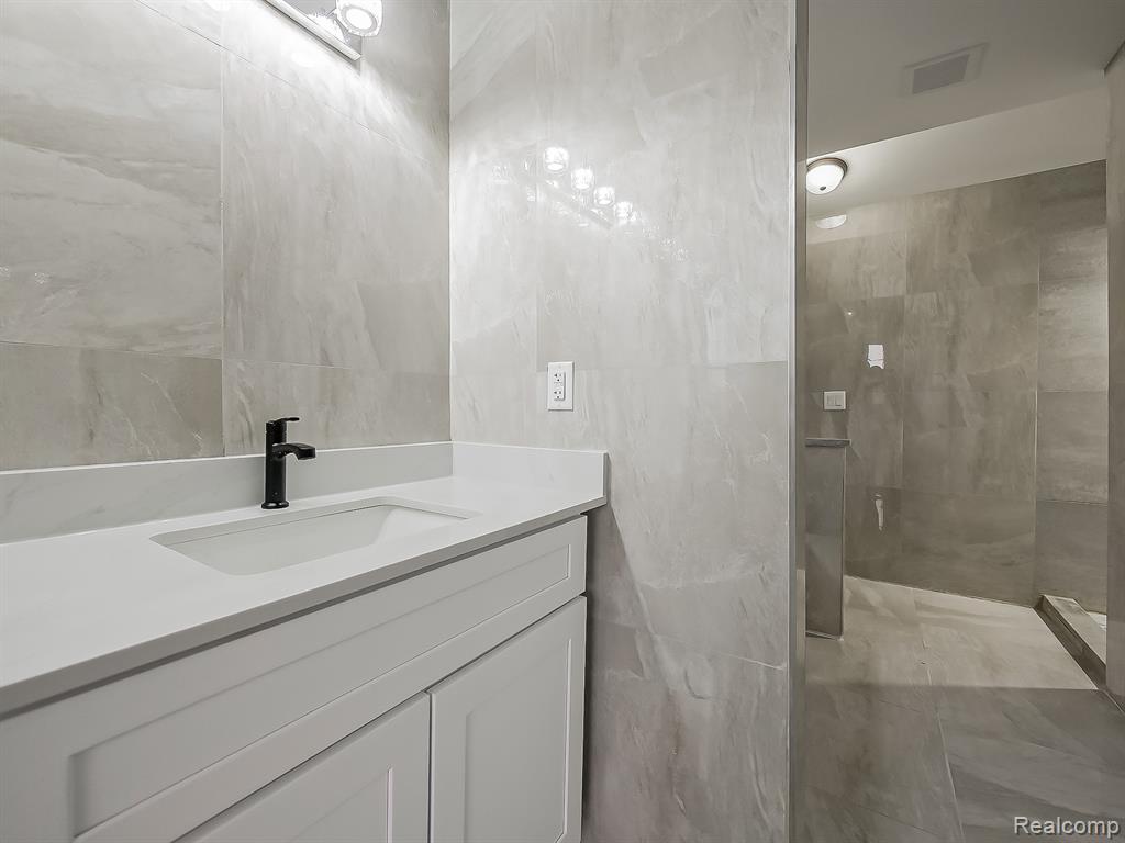 1730 E Woodruff Avenue