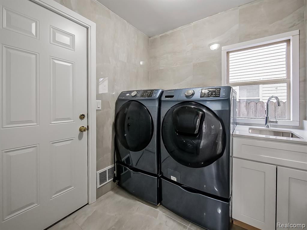 1730 E Woodruff Avenue