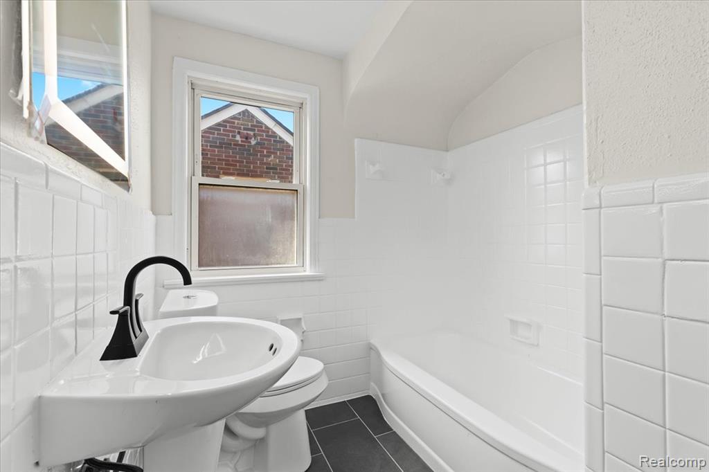 18639 Kentucky Street